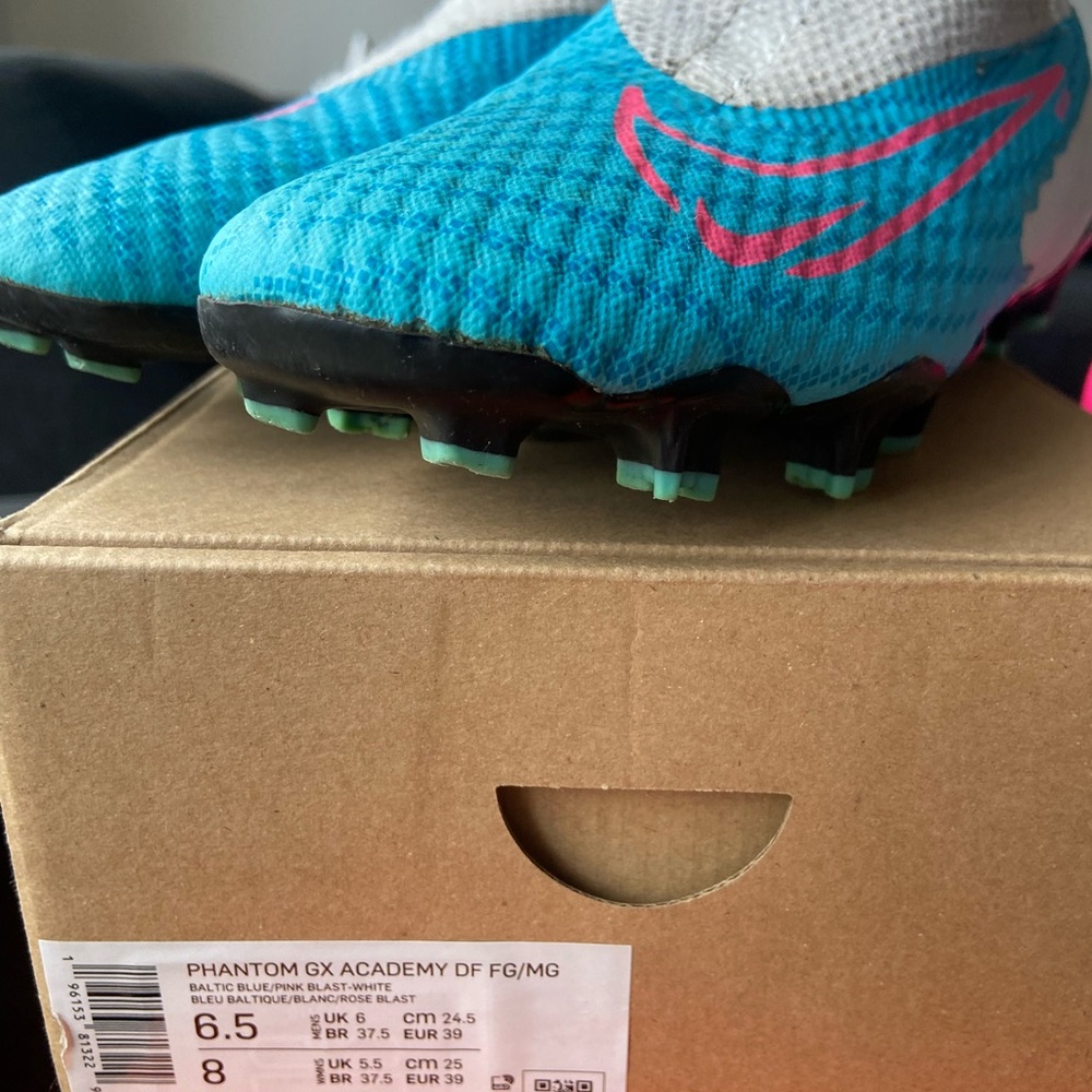 Nike Phantom GX Academy FG cleats